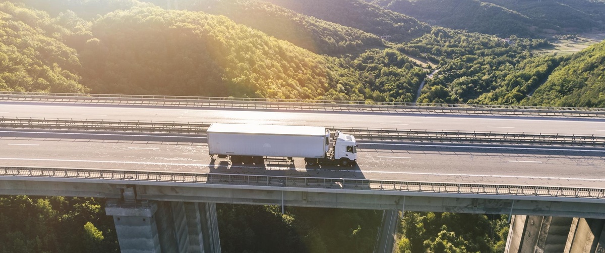 Compañías y cobertura de grúas de asistencia en carretera para camiones - Título optimizado