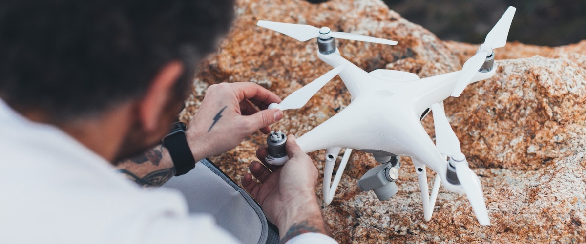 Contratación del seguro para drones de Axa