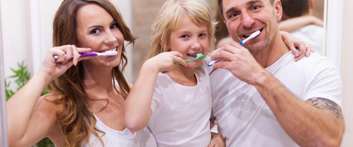 Opciones, aseguradoras y precios de seguro dental familiar para una sonrisa saludable